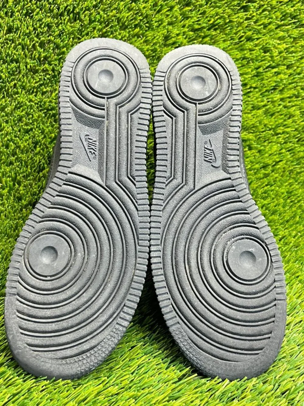 Nike up present